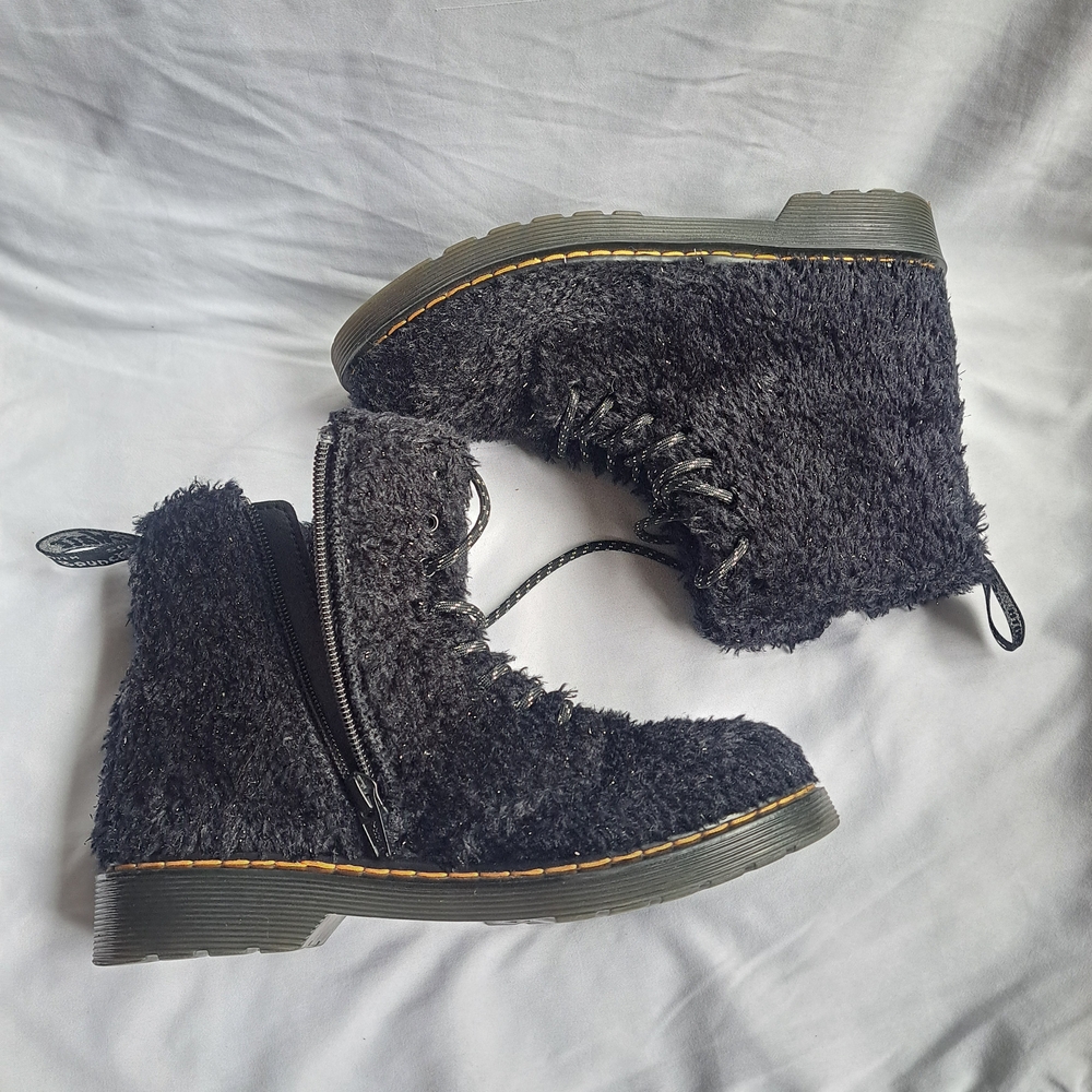 Dr. Martens Black Fuzzy Kids Boots Size 5 USL